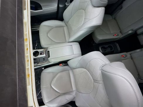 Used 2021 Toyota Highlander Platinum image 23