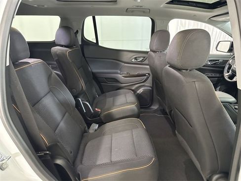 Used 2023 GMC Acadia AT4 image 31