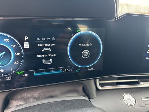 Used 2025 Hyundai Elantra Limited image 10