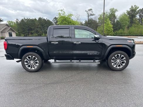 Used 2024 GMC Canyon Denali image 2