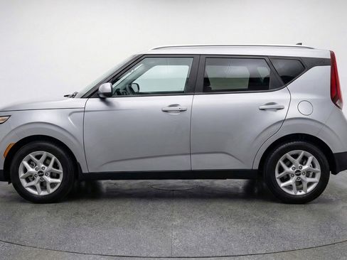 Used 2025 Kia Soul LX w/ LX Technology Package image 5