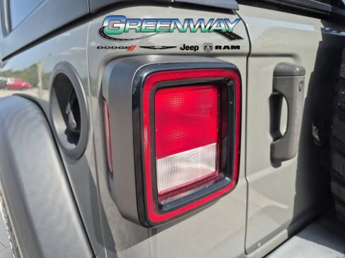 Used 2022 Jeep Wrangler Unlimited Sport AWD/4WD image 28