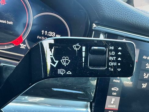 Used 2018 Porsche Panamera image 18