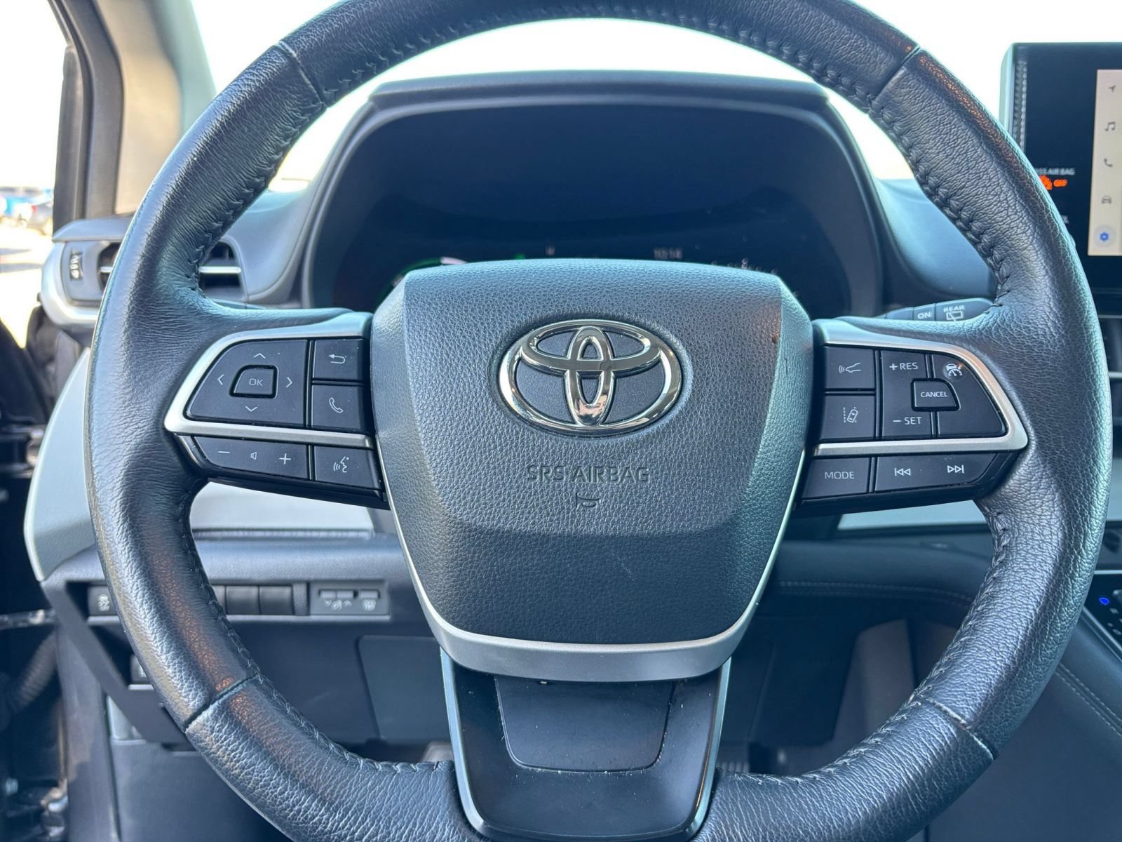 Used 2025 Toyota Sienna XLE FWD image 29