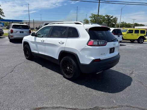 Used 2019 Jeep Cherokee Latitude w/ Popular Appearance Group AWD/4WD image 3