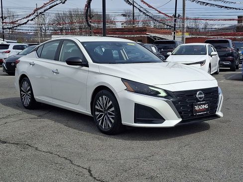 Used 2025 Nissan Altima 2.5 SV image 4