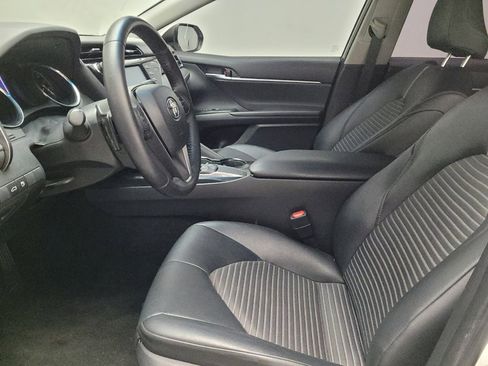 Used 2018 Toyota Camry SE w/ Convenience Package FWD image 17