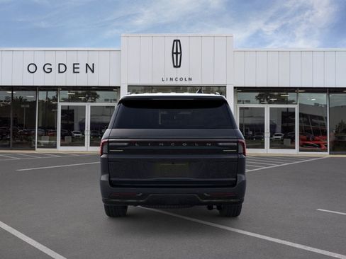 New 2026 Lincoln Navigator Reserve w/ Jet Appearance Package AWD/4WD image 5