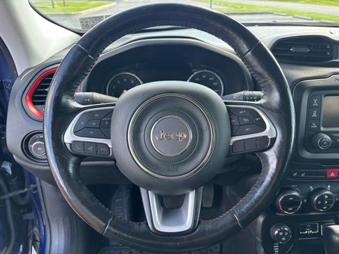 Used 2017 Jeep Renegade Trailhawk w/ Popular Equipment Group AWD/4WD image 26