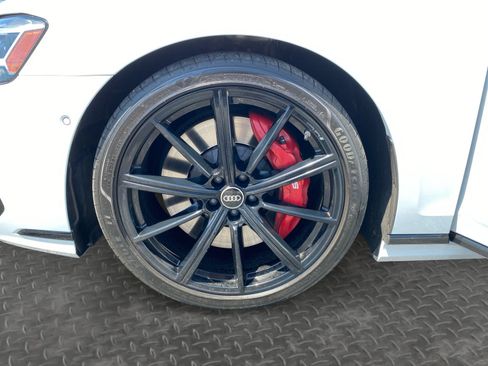 Used 2023 Audi S8 w/ S8 Comfort Plus Package AWD/4WD image 43