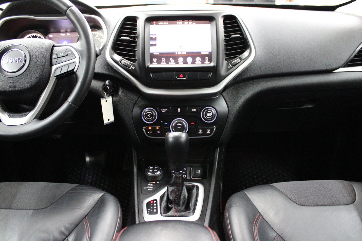 Used 2015 Jeep Cherokee Trailhawk AWD/4WD image 19