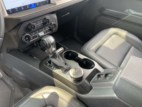 Used 2025 Ford Bronco Outer Banks AWD/4WD image 14