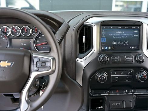 Used 2020 Chevrolet Silverado 1500 LT image 24