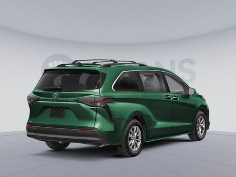 New 2026 Toyota Sienna LE image 2