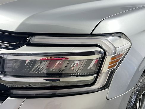 Used 2024 Ford Expedition Limited image 11