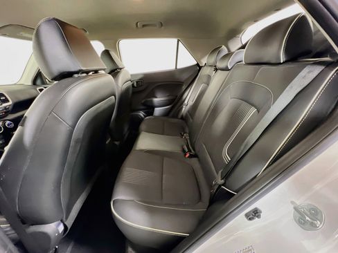 Used 2023 Hyundai Venue Limited FWD image 24