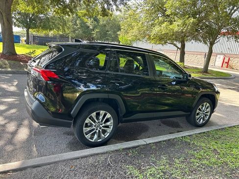 Certified 2022 Toyota RAV4 XLE Premium FWD image 6