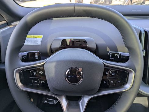 New 2025 Volvo EX30 Ultra w/ Protection Package Premier image 24