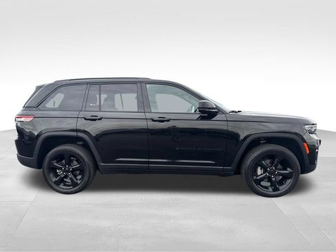 Used 2024 Jeep Grand Cherokee Altitude AWD/4WD image 15