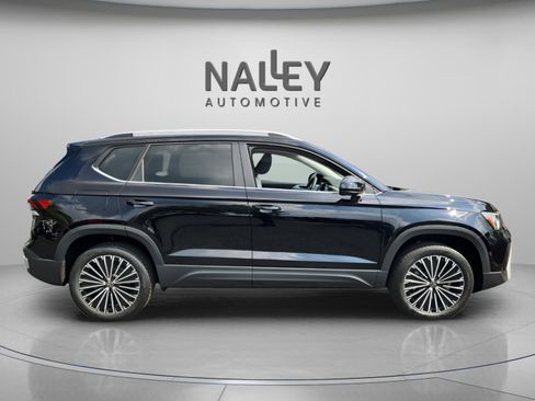 Certified 2025 Volkswagen Taos SE image 6