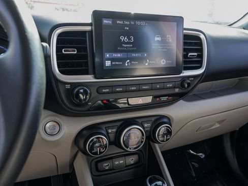 Used 2025 Hyundai Venue SEL FWD image 30