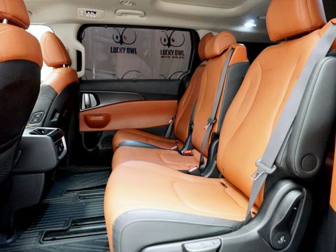 Used 2025 Kia Carnival SX w/ SX Dark Edition Package FWD image 14