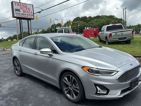 Used 2019 Ford Fusion Titanium image 3