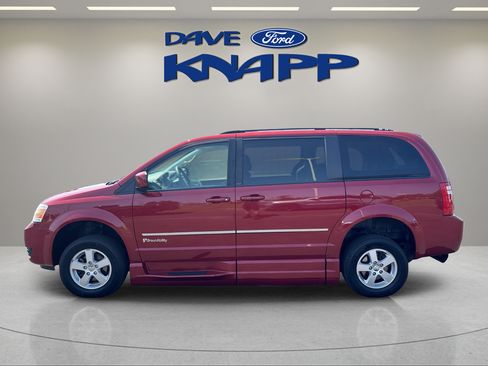 Used 2010 Dodge Grand Caravan SXT w/ Trailer Tow Group FWD image 4