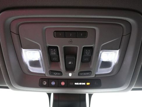 Used 2022 GMC Sierra 3500 Denali w/ Denali Ultimate Package AWD/4WD image 32