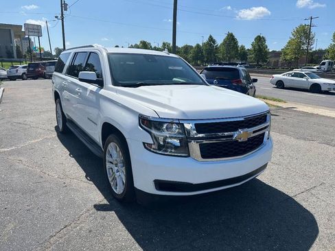 Used 2015 Chevrolet Suburban LT RWD image 2