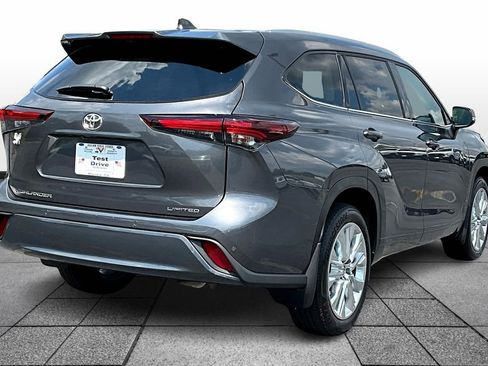 Used 2024 Toyota Highlander Limited image 13