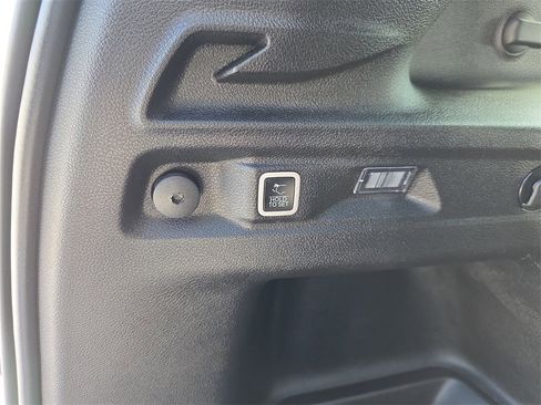 Used 2021 Jeep Grand Cherokee L Laredo image 38