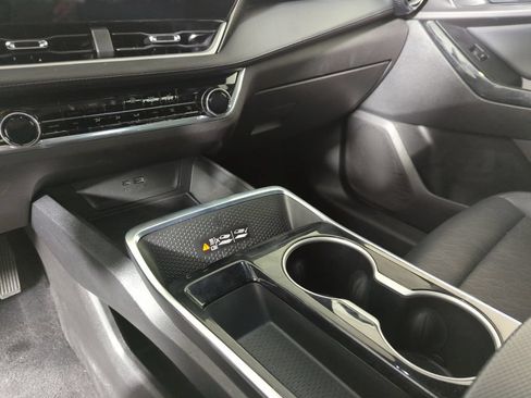 Used 2025 Chevrolet Equinox LT w/ Convenience Package II FWD image 19