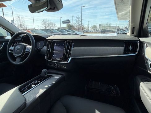 Used 2025 Volvo V90 B6 Cross Country Plus w/ Protection Package Premier image 10