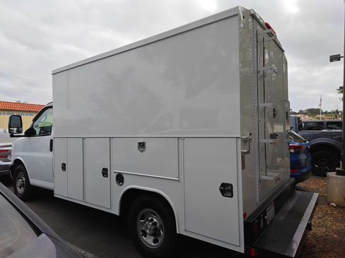 Used 2023 Chevrolet Express 3500 w/ Power Convenience Package RWD image 5