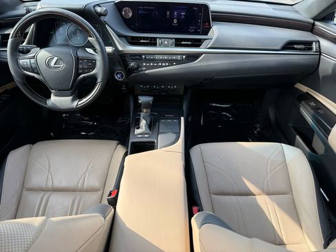 Used 2020 Lexus ES 300h w/ Accessory Package 2 image 14