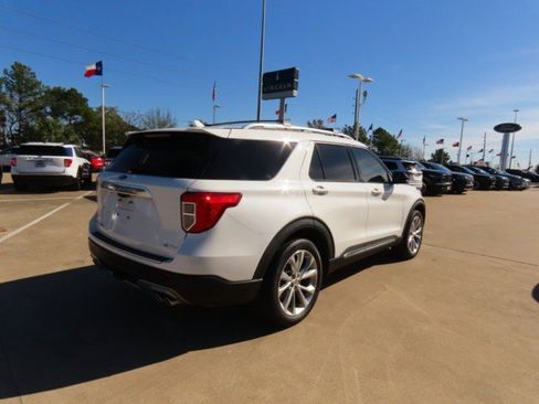 Used 2021 Ford Explorer Platinum w/ Equipment Group 601A image 9