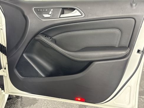 Used 2017 Mercedes-Benz B 250e image 35