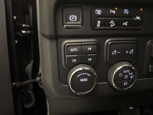 Used 2025 Chevrolet Tahoe Premier AWD/4WD image 43