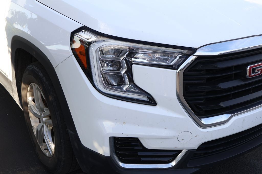 Used 2023 GMC Terrain SLE w/ Driver Convenience Package FWD image 4