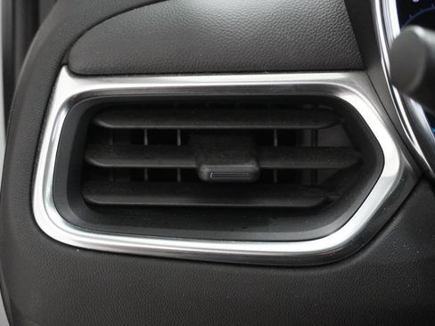 Used 2024 Chevrolet Equinox LT FWD image 21