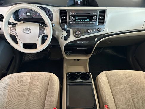 Used 2012 Toyota Sienna LE FWD image 10