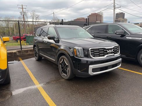 Used 2024 Kia Telluride S w/ S Sunroof Package image 3