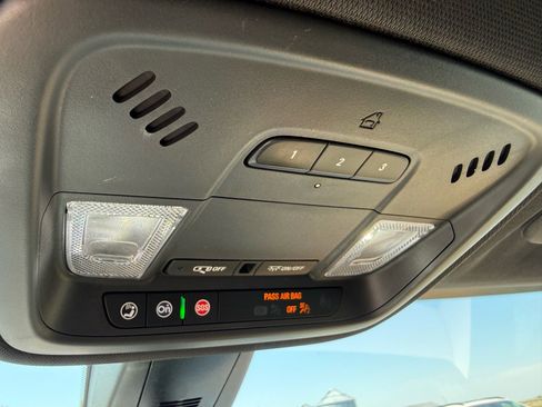 Used 2022 Chevrolet Traverse Premier image 27