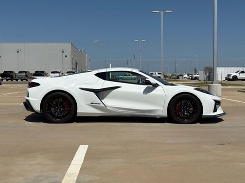 Used 2024 Chevrolet Corvette Z06 w/ Battery Protection Package image 8