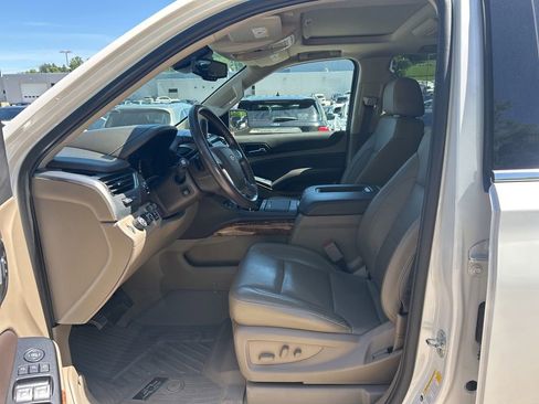 Used 2020 Chevrolet Tahoe Premier w/ Premier 6.2L Value Package AWD/4WD image 10