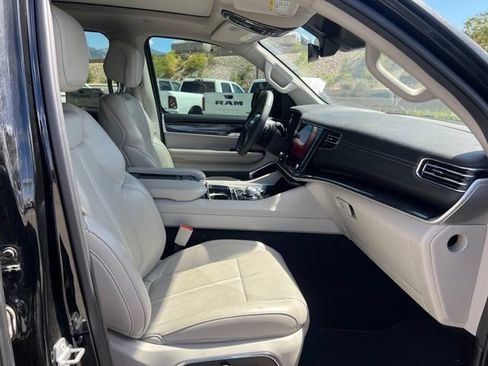 Used 2022 Jeep Wagoneer Series I w/ Premium Group I AWD/4WD image 14