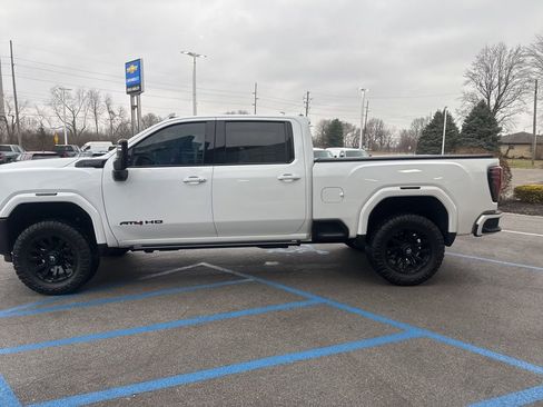 Used 2024 GMC Sierra 2500 AT4 w/ AT4 Preferred Package image 13