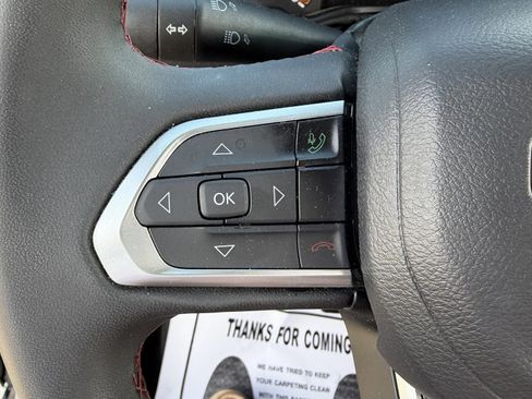 Used 2025 Jeep Compass Trailhawk AWD/4WD image 18