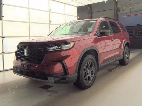 Used 2025 Honda Pilot TrailSport image 1